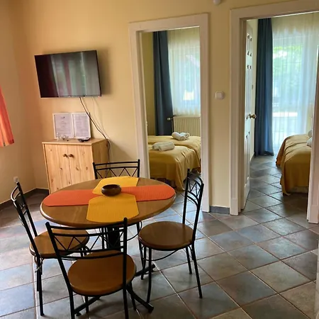 Apartmanhazak Miro Haz Apartment *